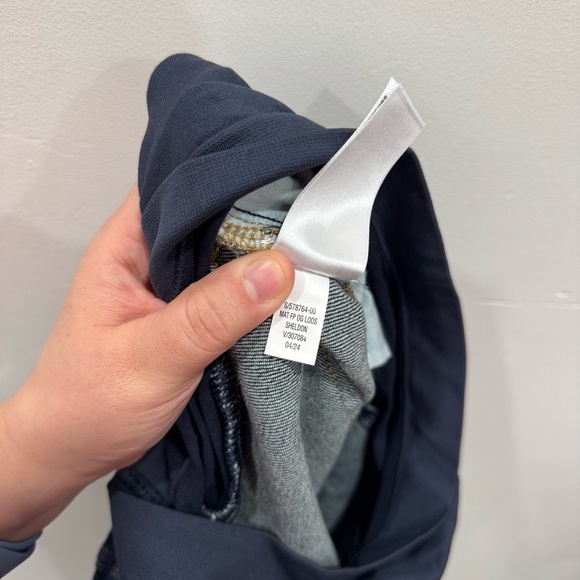 Old Navy Maternity Full Panel OG Loose Jeans in Sheldon Wash Size 12 - Picture 7 of 7